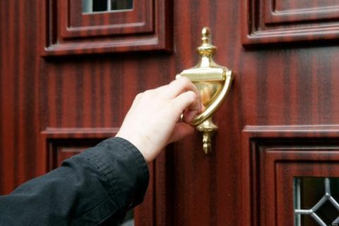 KNOCK